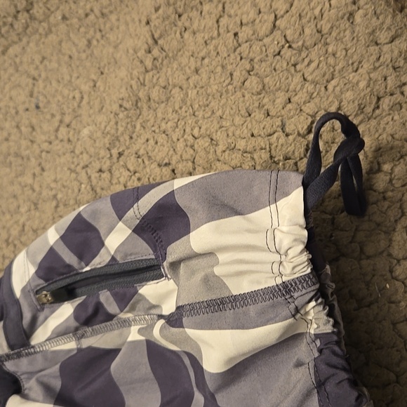 Lululemon skort - Picture 4 of 4